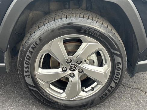 Used 2021 Toyota RAV4 XLE Premium image 32