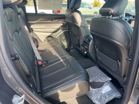 New 2026 Jeep Grand Cherokee Limited image 13