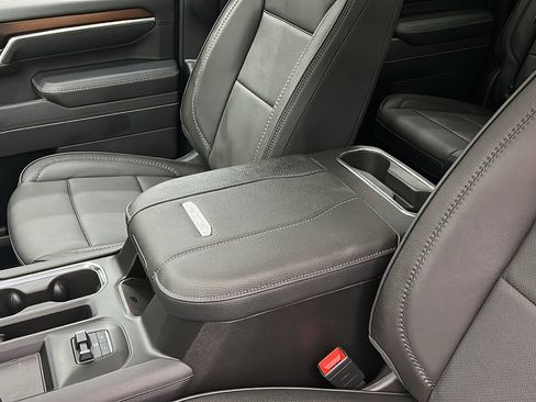 Used 2025 GMC Sierra 3500 Denali image 29