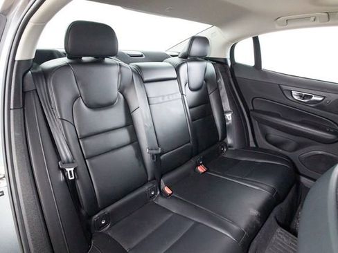 Used 2021 Volvo S60 T6 Momentum w/ Protection Package Premier image 19