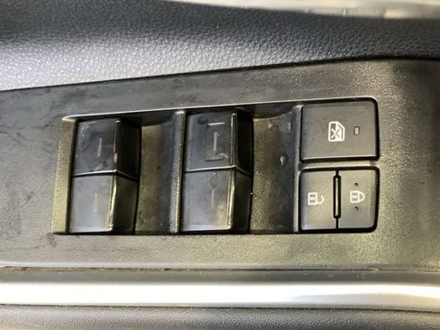 Used 2022 Toyota Highlander XLE AWD/4WD image 16