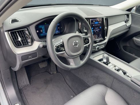 Certified 2025 Volvo XC60 B5 Plus image 4