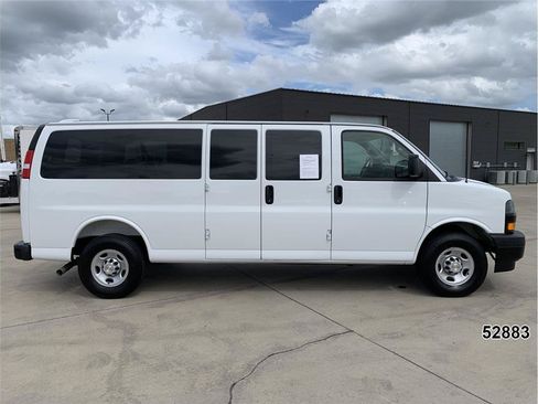 Used 2025 Chevrolet Express 3500 LS RWD image 5