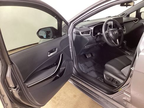 Used 2025 Toyota Corolla XSE FWD image 9