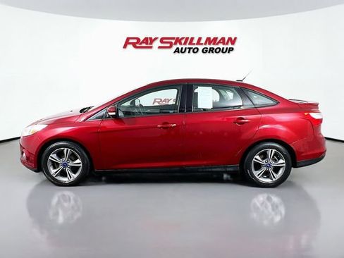 Used 2014 Ford Focus SE w/ SE Sport Package FWD image 4