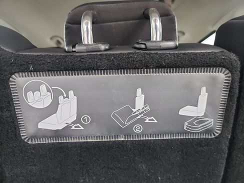 Used 2021 Chrysler Pacifica Touring-L FWD image 32