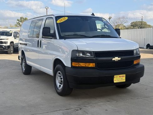 Used 2021 Chevrolet Express 2500 w/ Driver Convenience Package image 6
