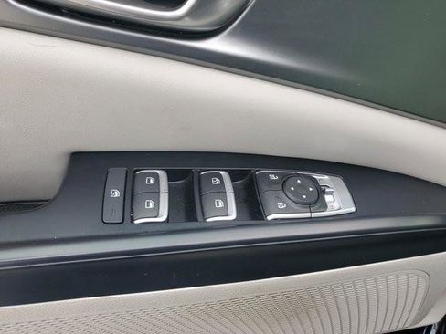 Used 2024 Kia Carnival LX image 22