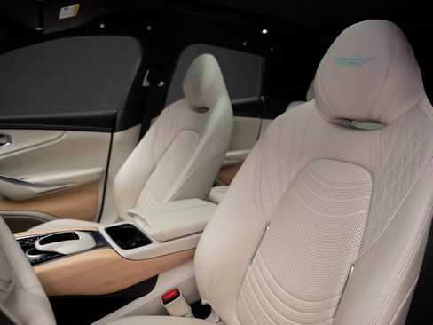 Used 2023 Aston Martin DBX AWD/4WD image 50