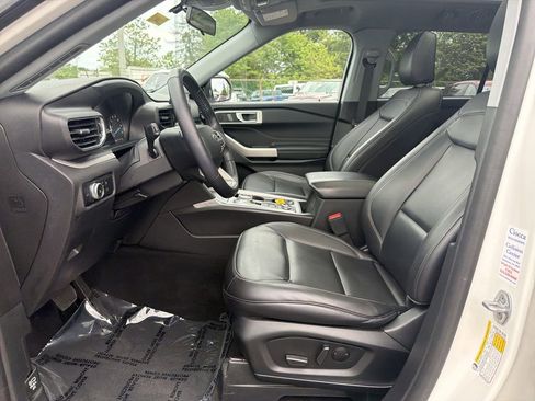 Used 2023 Ford Explorer XLT w/ Equipment Group 202A AWD/4WD image 11