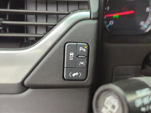 Used 2019 Chevrolet Suburban LT image 11