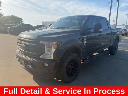Used 2022 Ford F250 XLT w/ Black Appearance Package AWD/4WD image 3