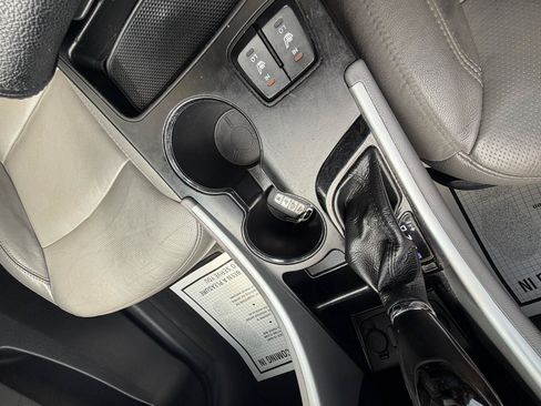 Used 2013 Hyundai Sonata Limited w/ Premium Pkg FWD image 18