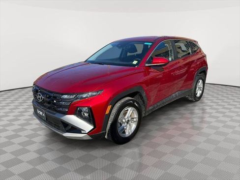 Certified 2025 Hyundai Tucson SE image 3