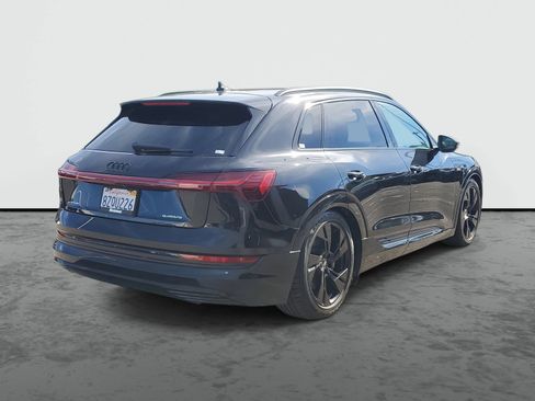 Used 2022 Audi e-tron Premium w/ Convenience Plus Package image 4