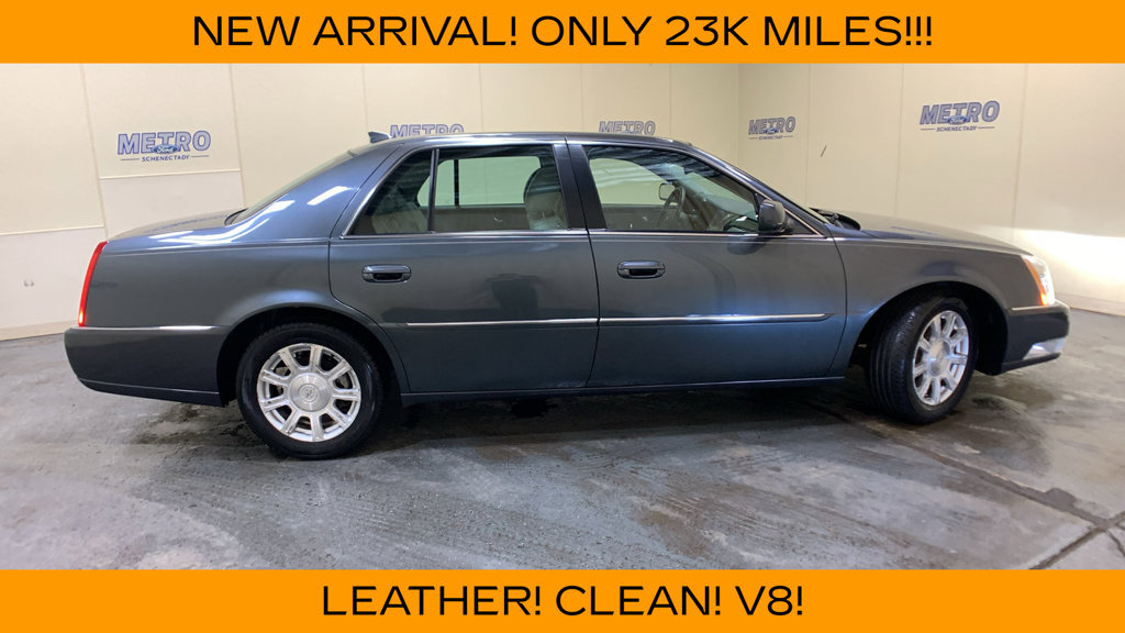Used 2011 Cadillac DTS FWD image 2