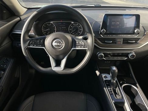 Used 2024 Nissan Altima 2.5 SV image 11