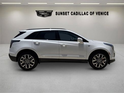 Used 2023 Cadillac XT5 Sportv AWD/4WD image 2