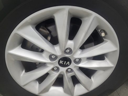 Used 2019 Kia Sorento FWD V6 image 31