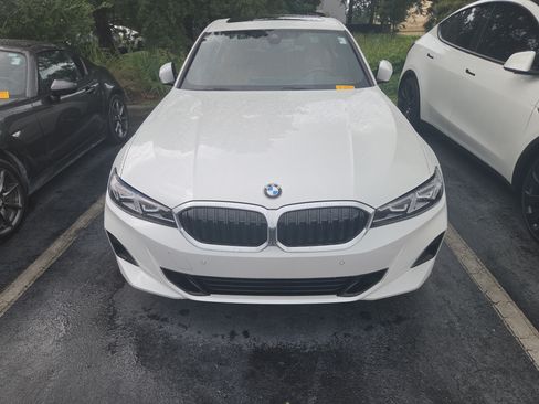 Used 2023 BMW 330i Sedan w/ Premium Package RWD image 2