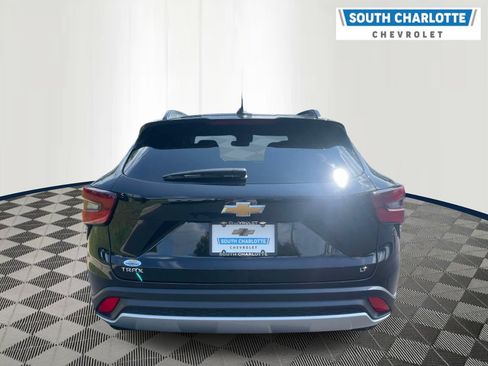 Used 2025 Chevrolet Trax LT w/ LT Convenience Package FWD image 5