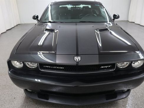 Used 2009 Dodge Challenger SRT8 RWD image 2