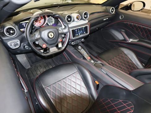 Used 2017 Ferrari California T image 27