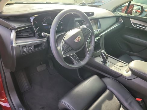 Used 2017 Cadillac XT5 Luxury w/ Driver Awareness Package image 16