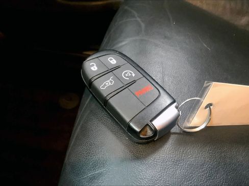 Used 2019 Jeep Grand Cherokee Limited image 17