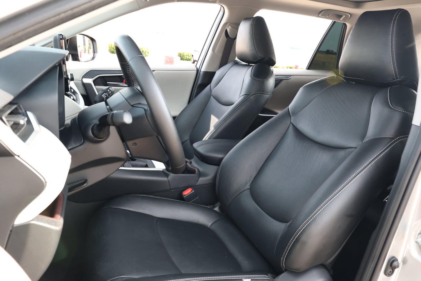 Used 2025 Toyota RAV4 Limited w/ Advanced Technology Package FWD image 30