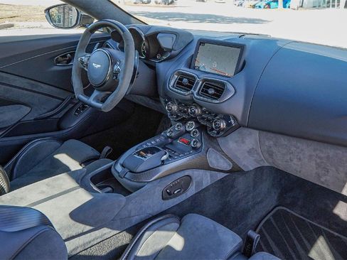 Used 2023 Aston Martin V8 Vantage Coupe image 38