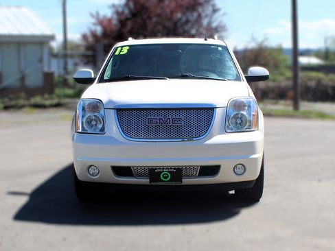 Used 2013 GMC Yukon Denali AWD/4WD image 2