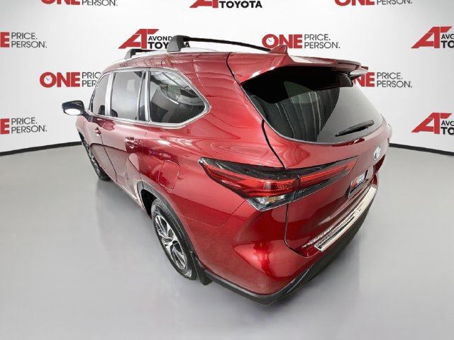 Used 2023 Toyota Highlander XLE AWD/4WD image 5