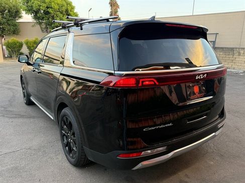 Used 2022 Kia Carnival SX FWD image 8