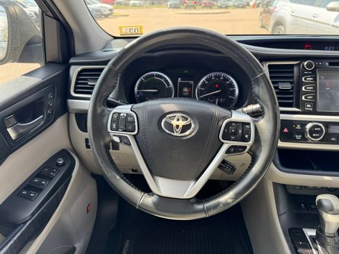 Used 2019 Toyota Highlander Limited Platinum AWD/4WD image 15