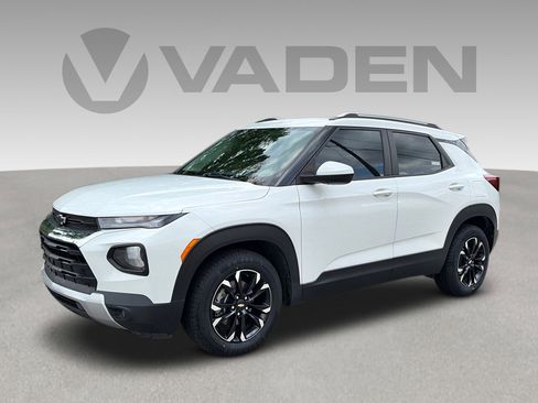 Used 2022 Chevrolet TrailBlazer LT w/ Convenience Package FWD image 3