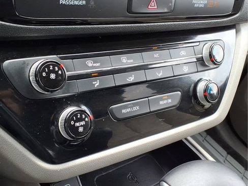 Used 2020 Kia Sedona EX FWD image 26