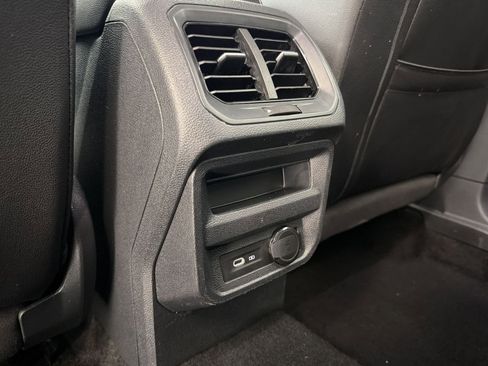 Certified 2024 Volkswagen Tiguan SE image 31