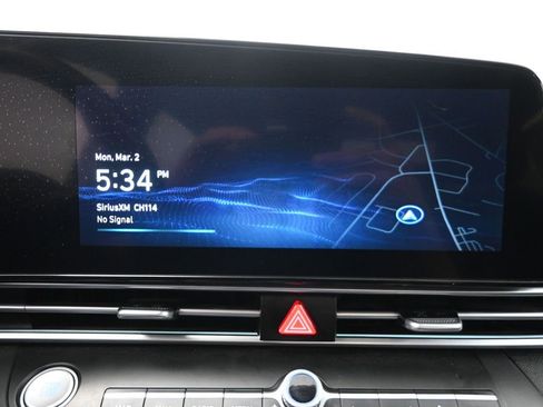 Used 2025 Hyundai Elantra SEL image 8