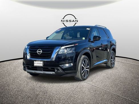 Certified 2025 Nissan Pathfinder Platinum image 4