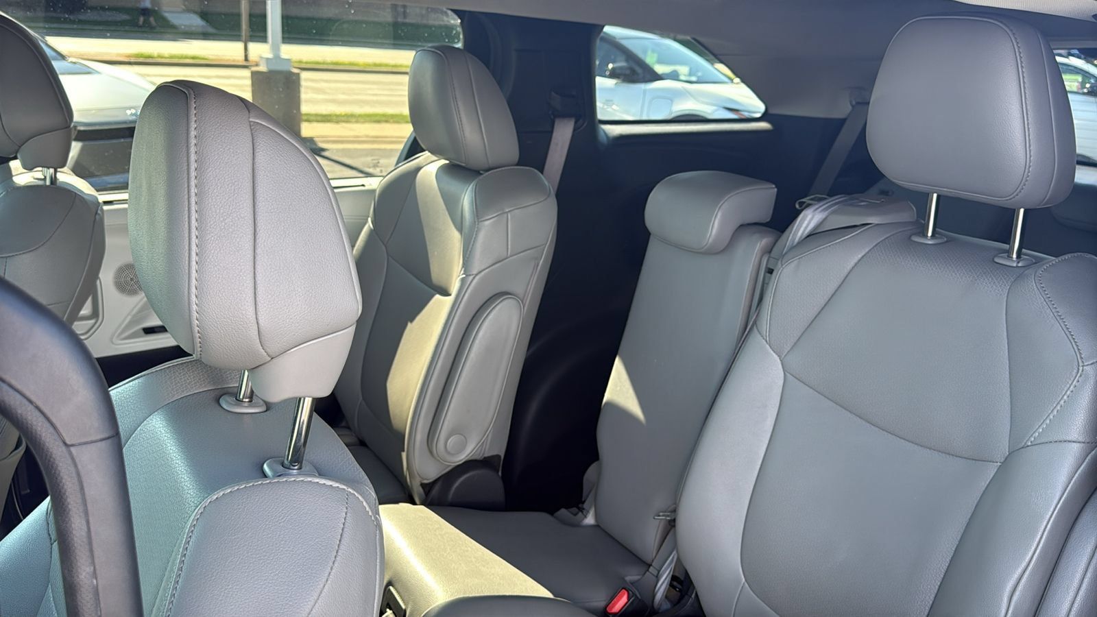 Certified 2025 Toyota Sienna XLE FWD image 17