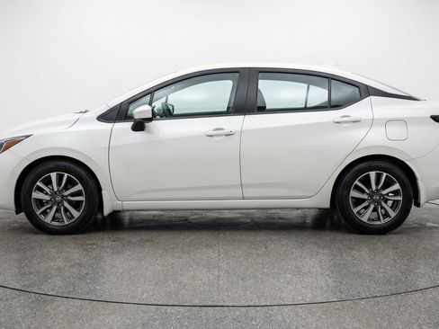 Used 2025 Nissan Versa SV image 4