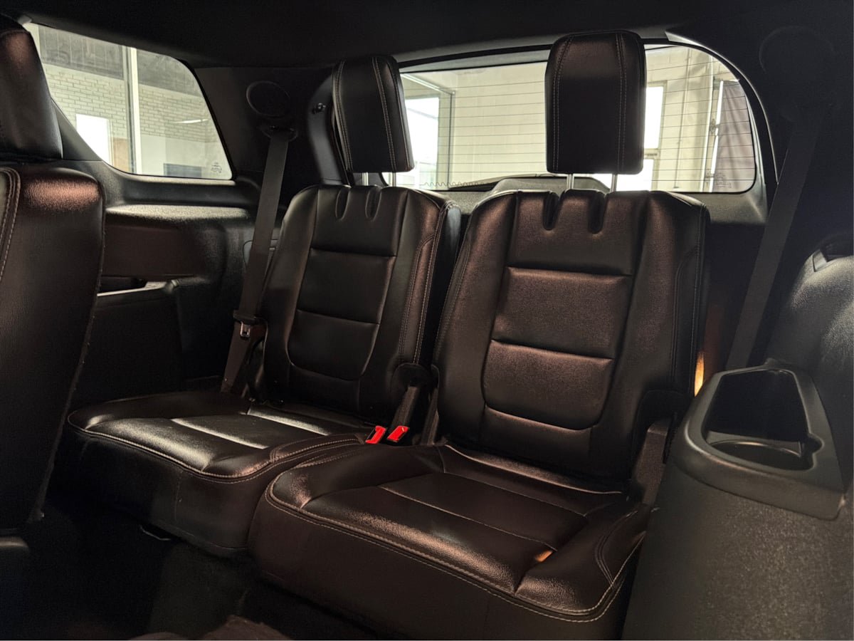 Used 2018 Ford Explorer Limited w/ Equipment Group 301A AWD/4WD image 31
