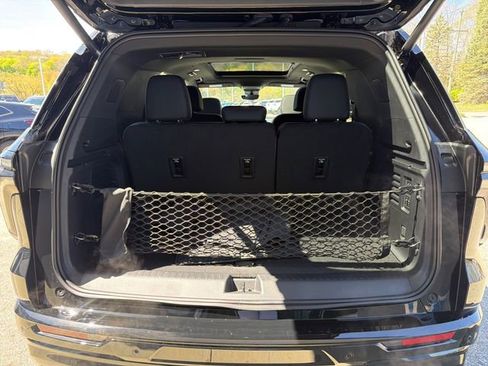 New 2026 Chevrolet Traverse RS w/ LPO, Floor Liner Package AWD/4WD image 13
