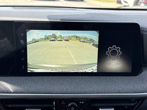 Certified 2025 Nissan Kicks SV w/ SV Premium Package AWD/4WD image 11