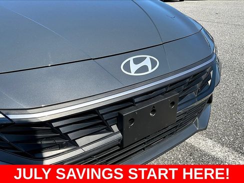 Used 2024 Hyundai Elantra SEL FWD image 35
