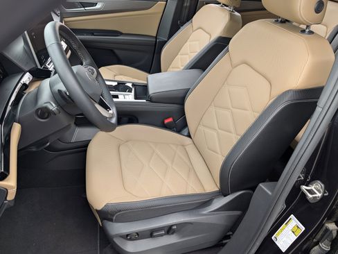 Used 2024 Volkswagen Atlas Cross Sport SE image 16