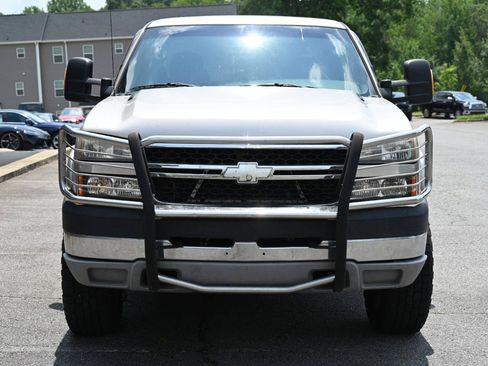 Used 2006 Chevrolet Silverado 2500 LT w/ Skid Plate Package AWD/4WD image 6