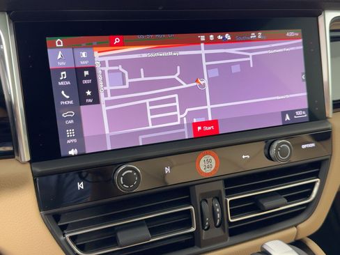 Certified 2026 Porsche Macan AWD/4WD image 24