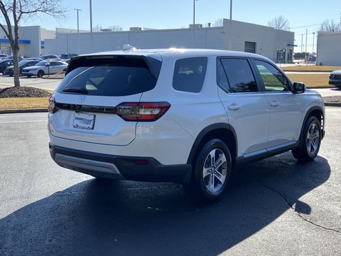 Certified 2025 Honda Pilot EX-L image 10